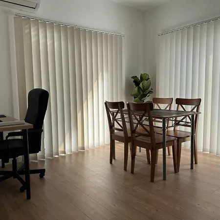Business Apartment *